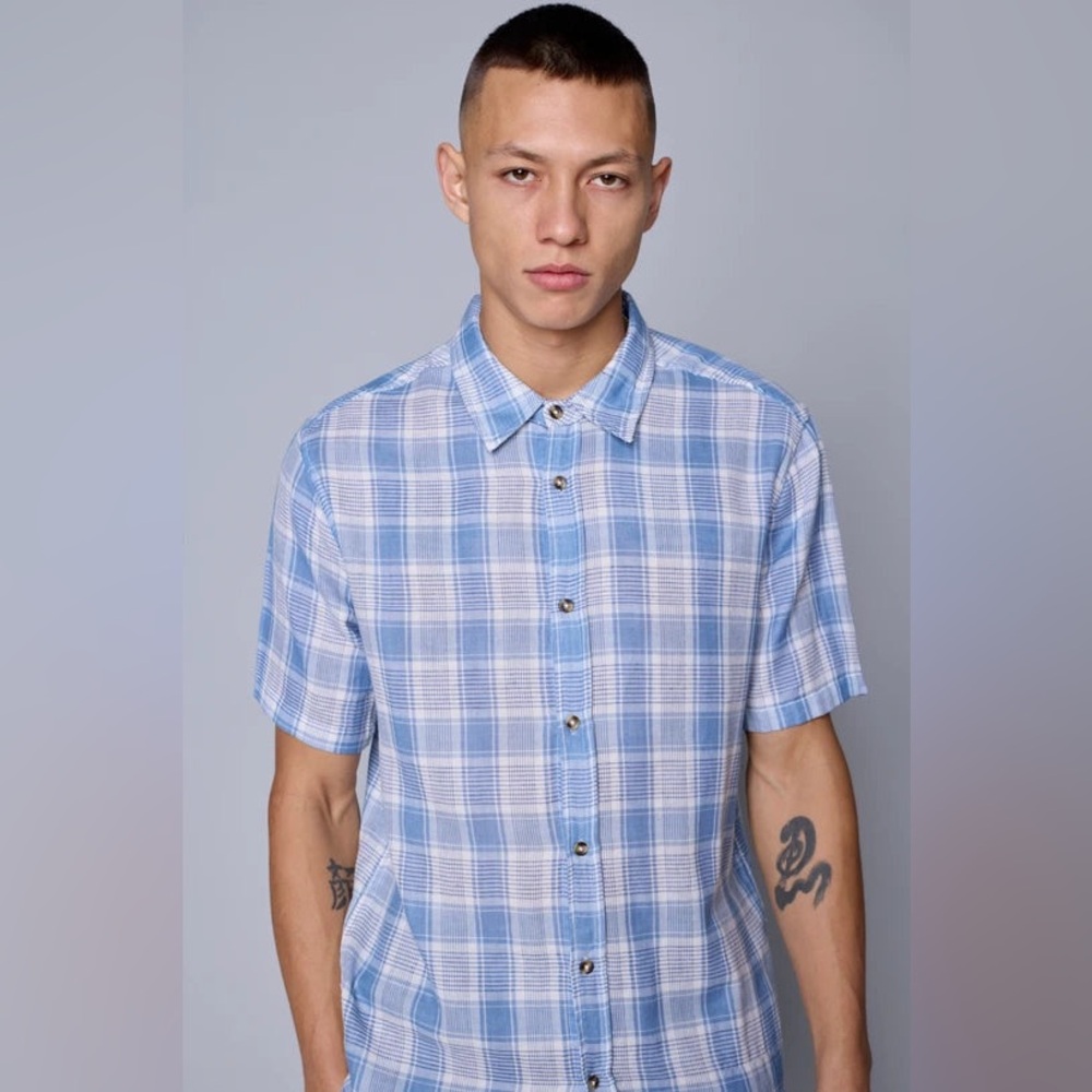 Hedge Men’s Blue Plaid Short Sleeve Button Down Shirt size Large 100% Cotton